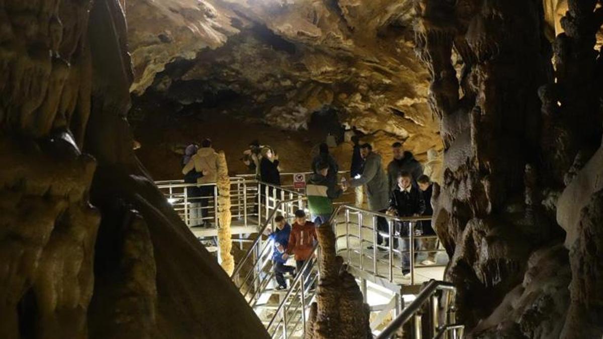 Gümüşhane'nin 'Yeraltı Sarayı' kapılarını açtı! İçeri giren kendini başka dünyada sanıyor