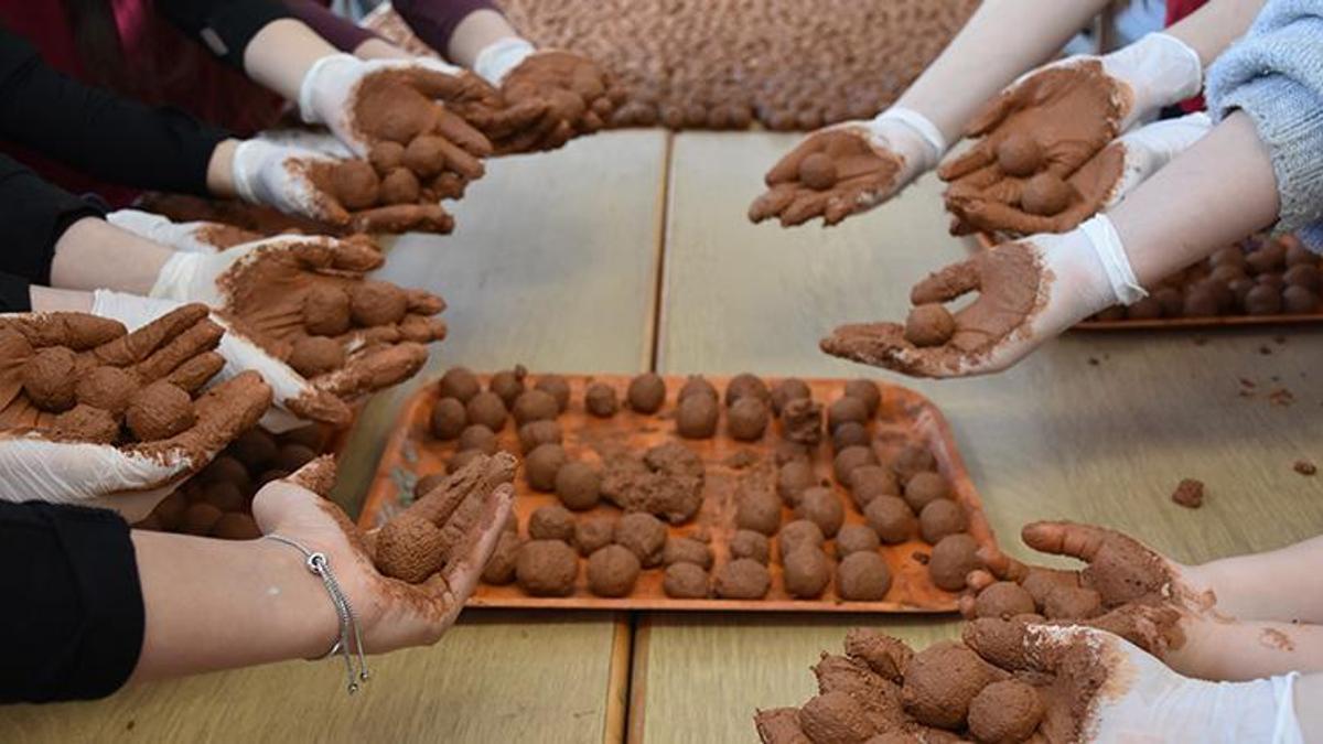 Trabzon'da lise öğrencileri birlik olup 20 bin top yaptı! Her biri doğaya umut olacak