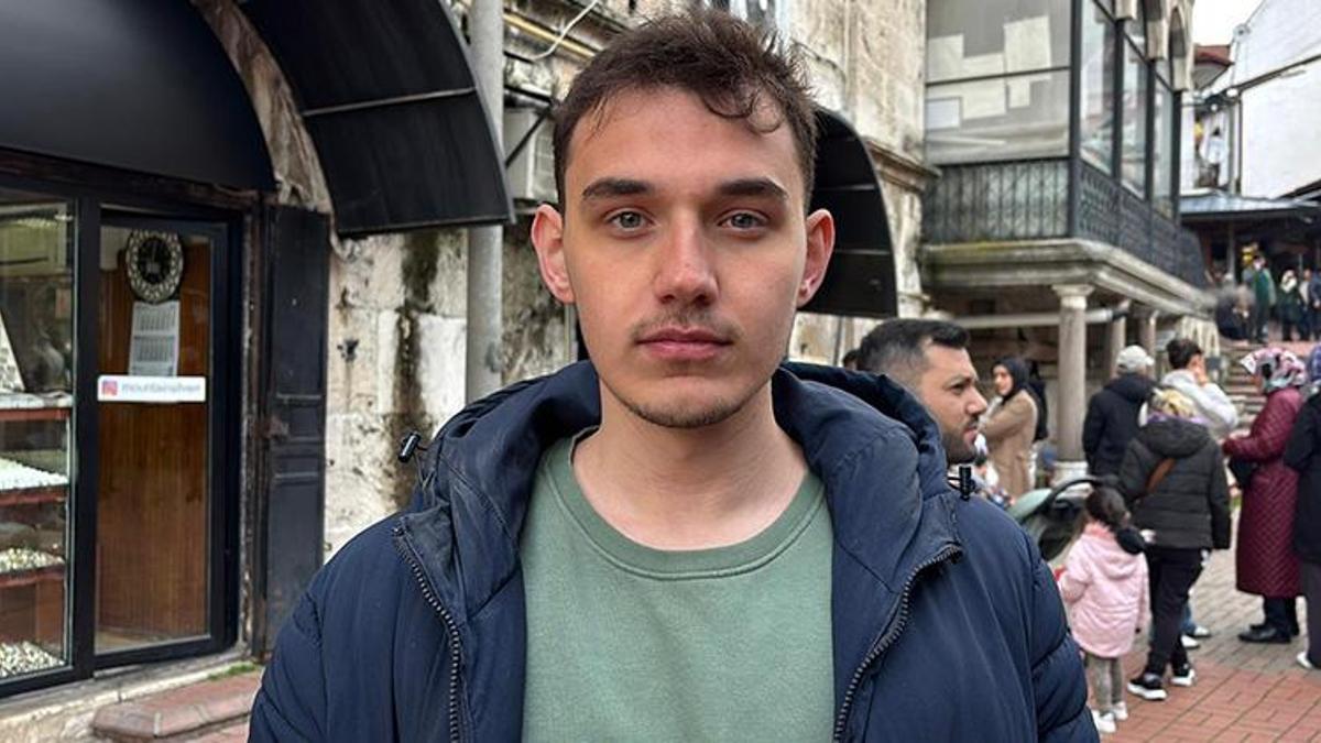 Bolu'da kuyumcudaki yoğunluğu görüntüleyen gazeteci darbedildi: 'Sen bizim ekmeğimizle mi oynuyorsun?'