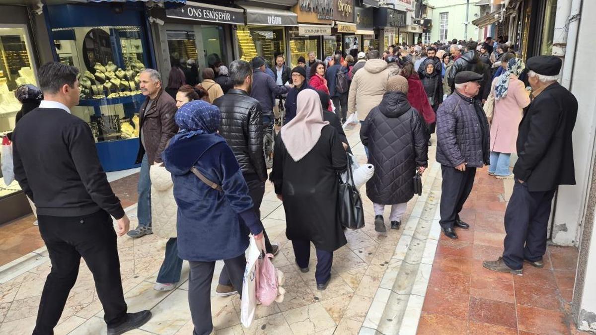 Eskişehir'de altın yoğunluğu! Vatandaşlar kuyumculara akın etti