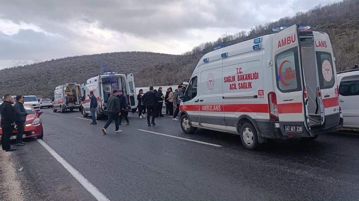 Mardin’de yolcu midibüsü devrildi: 13 yaralı