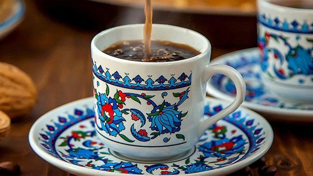 Kafelerde, yiyecek ve içecek fiyatlarında indirim yapıldı: Çay 10 TL, kahve 40 TL oldu