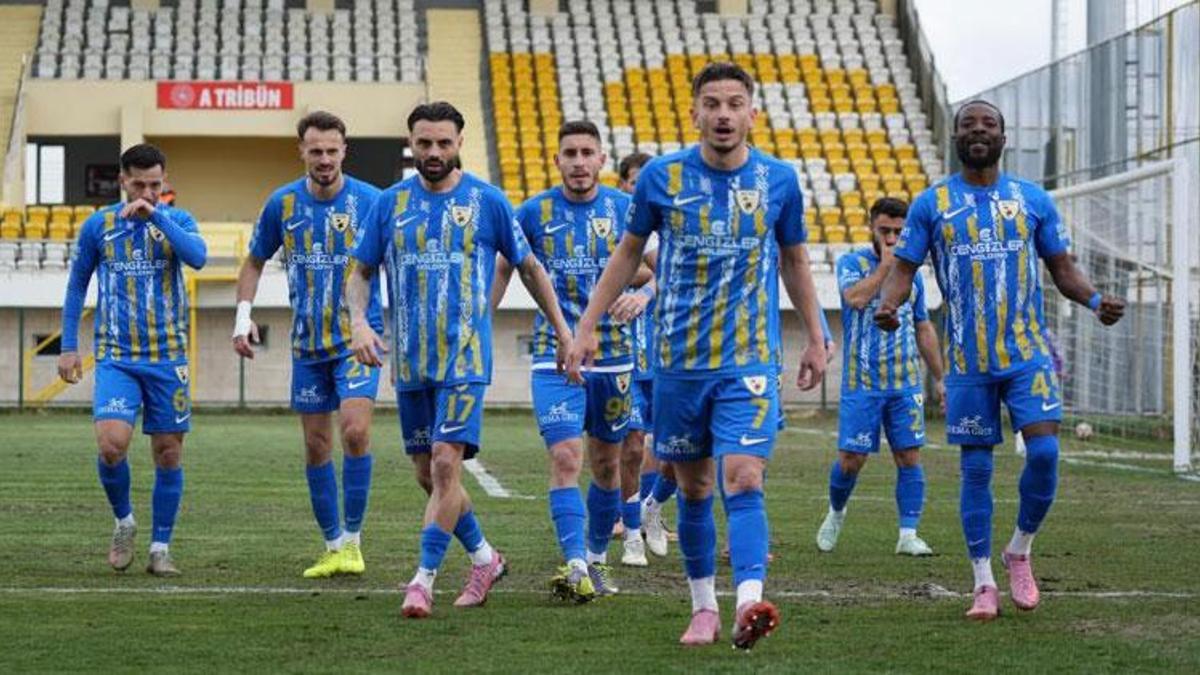 Muş Spor-Kahramanmaraş İstiklal Spor maçı! Kritik zirve mücadelesinde gol yağmuru vardı