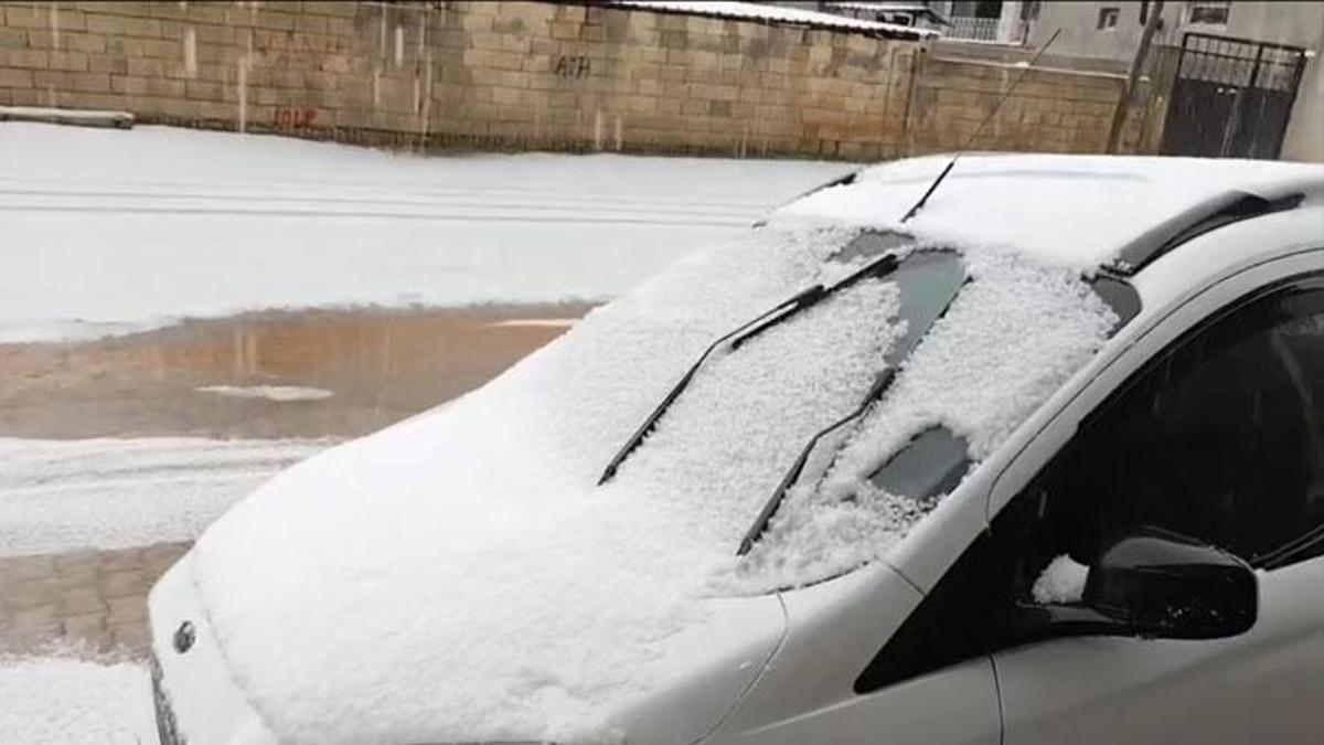 Meteoroloji uyardı Hatay'da sağanak ve dolu nedeniyle yollar göle döndü
