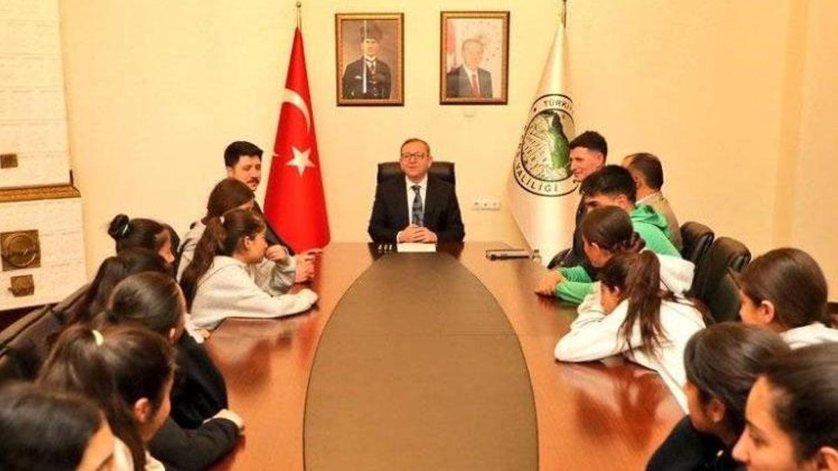 Kars’ı gururlandıran başarı: Validen şampiyon takıma tebrik