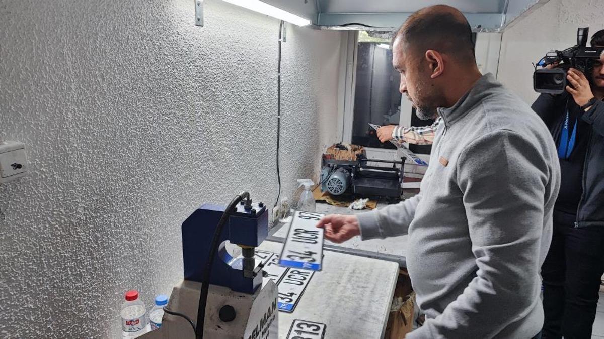 Adana'da 'APP' karmaşası! Vatandaş eski plakayı da değiştirmek istiyor