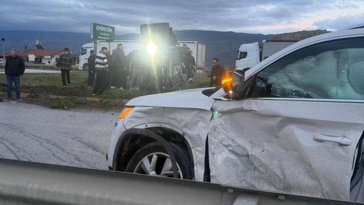 Kastamonu’da D-100 karayolunda iki cip ile otomobil çarpıştı