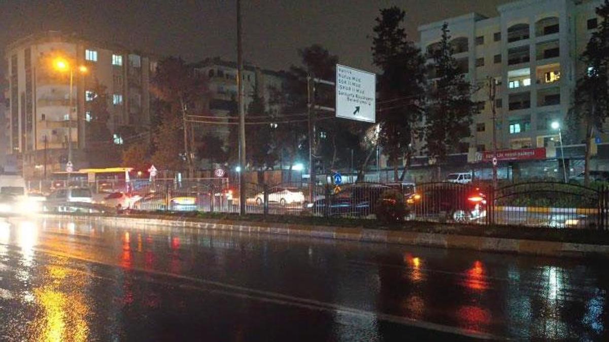 Kısa süreli sağanak Şanlıurfa’da hayatı olumsuz etkiledi