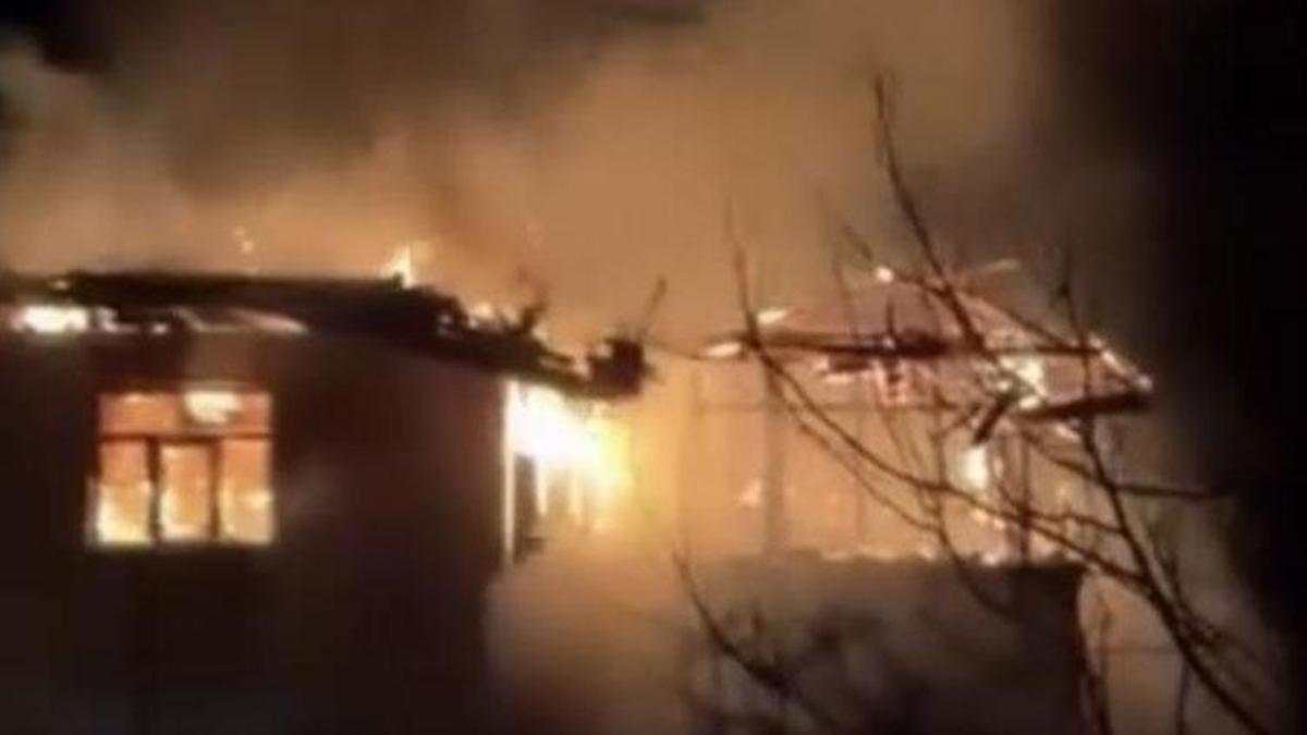 Çankırı'da alevlere teslim olan ev küle döndü