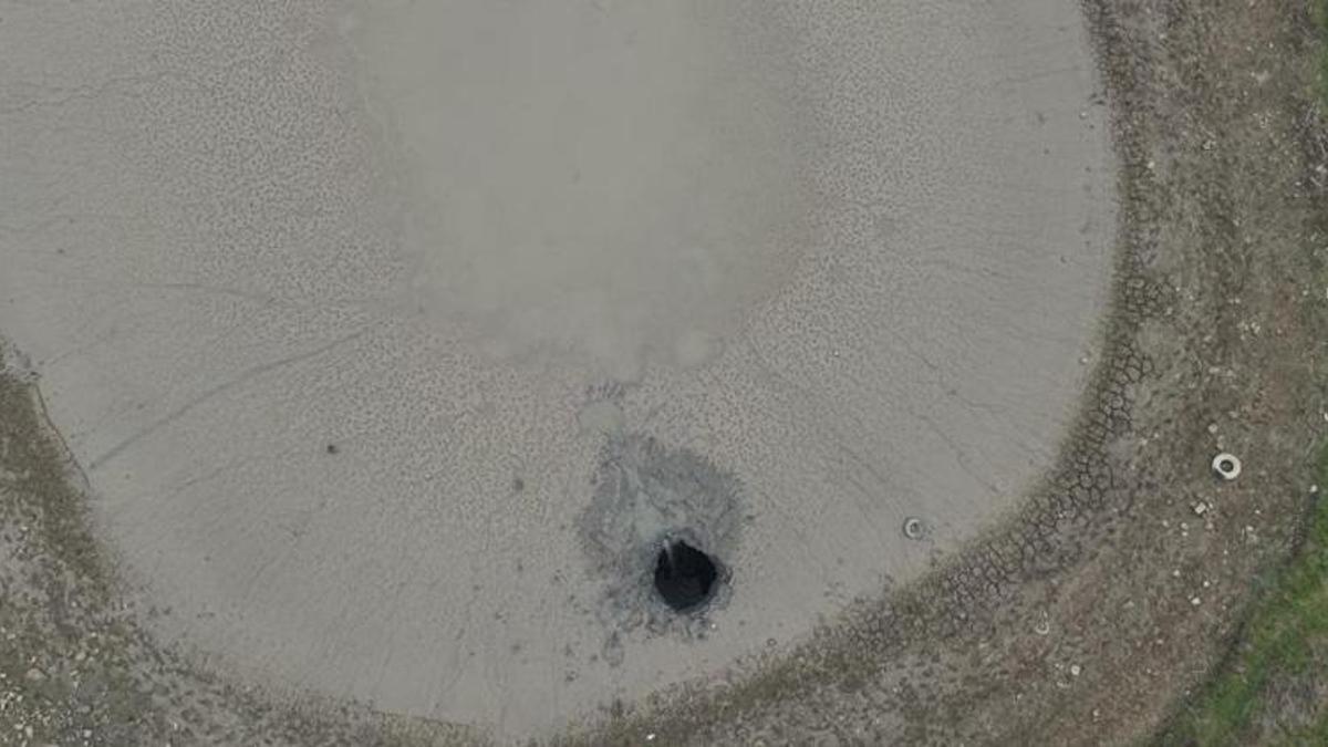 Sakarya'da 46 yıl sonra ortaya çıktı! Gölet suyu saniyeler içinde kayboldu: Mahalleli endişeli