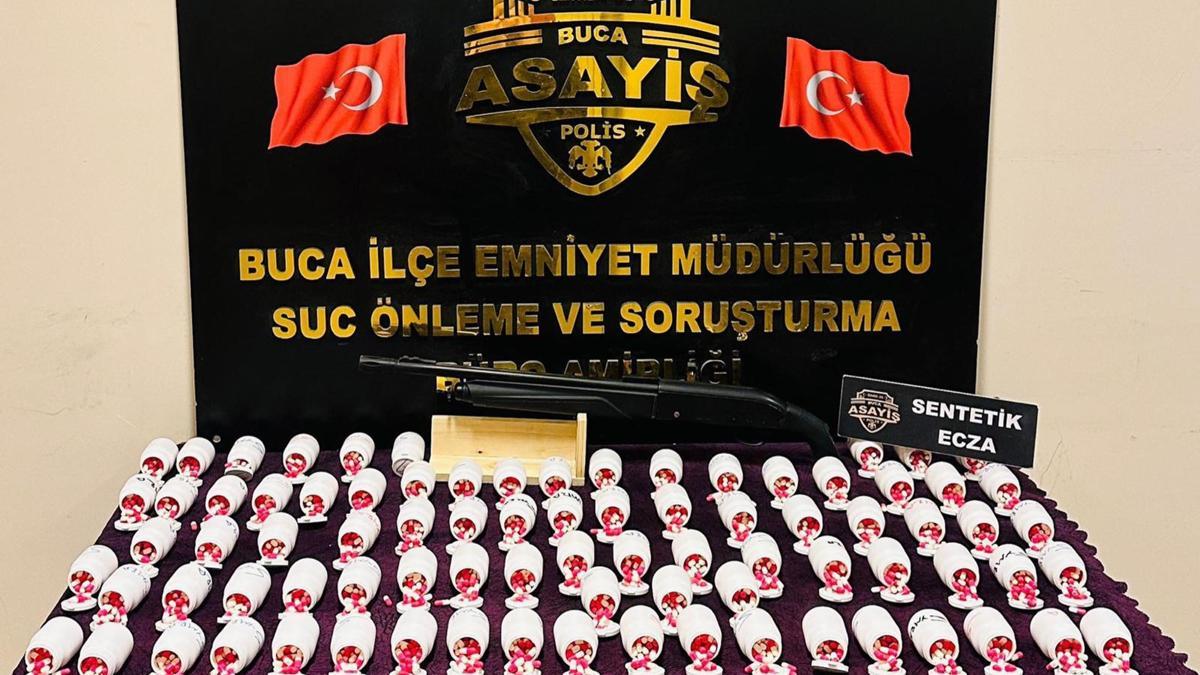 İzmir'de 4 bin 984 sentetik hap ele geçirildi