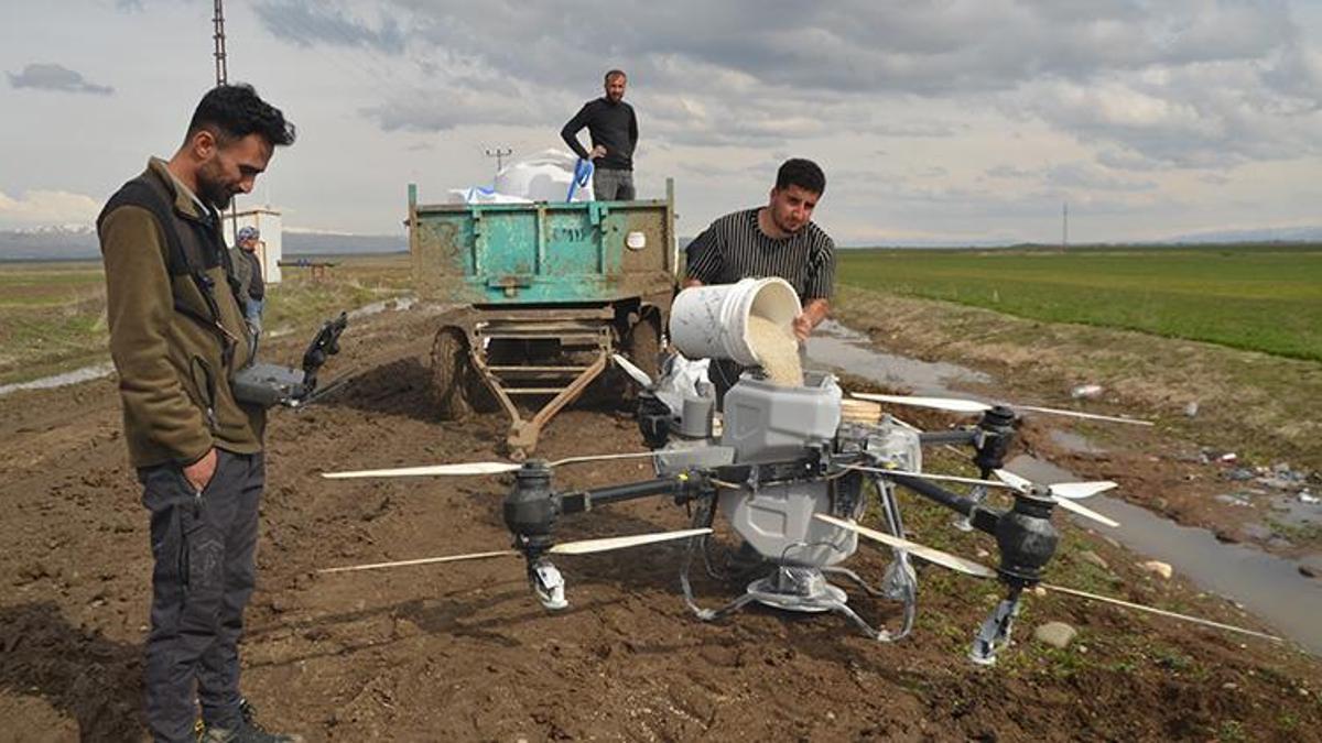 Muş Ovası'nda ürün kaybını ortada kaldıracak teknoloji hamlesi! 42 bin dekar alanda dronla gübreleme yaptılar