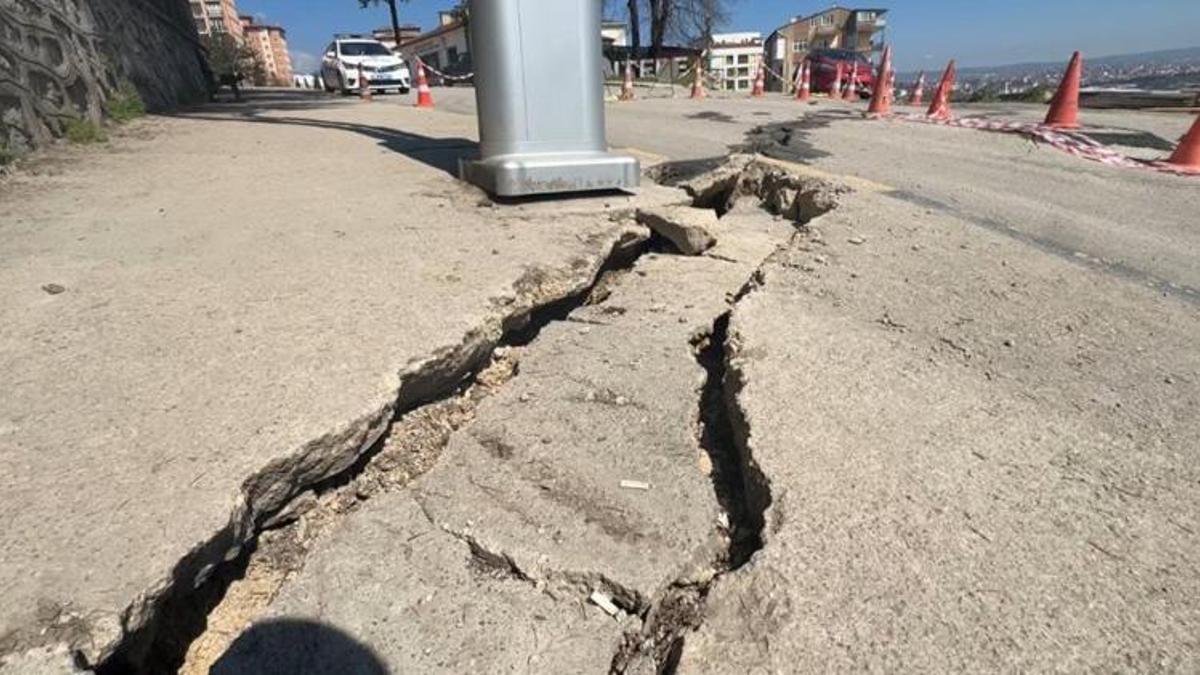 Karabük'te inşaat çalışması sonrası korkutan manzara! Dev yarıklar oluştu!