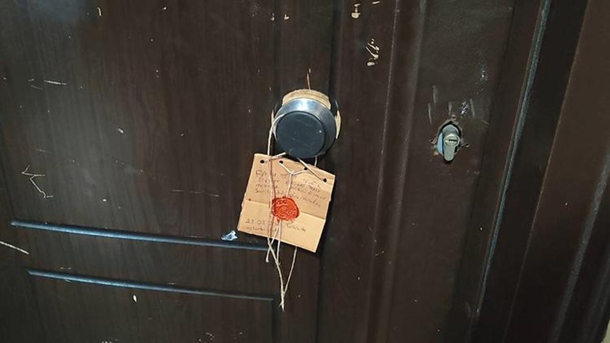 Fatih’te vahşet: Misafirlerin yanında eşini döve döve öldürdü!