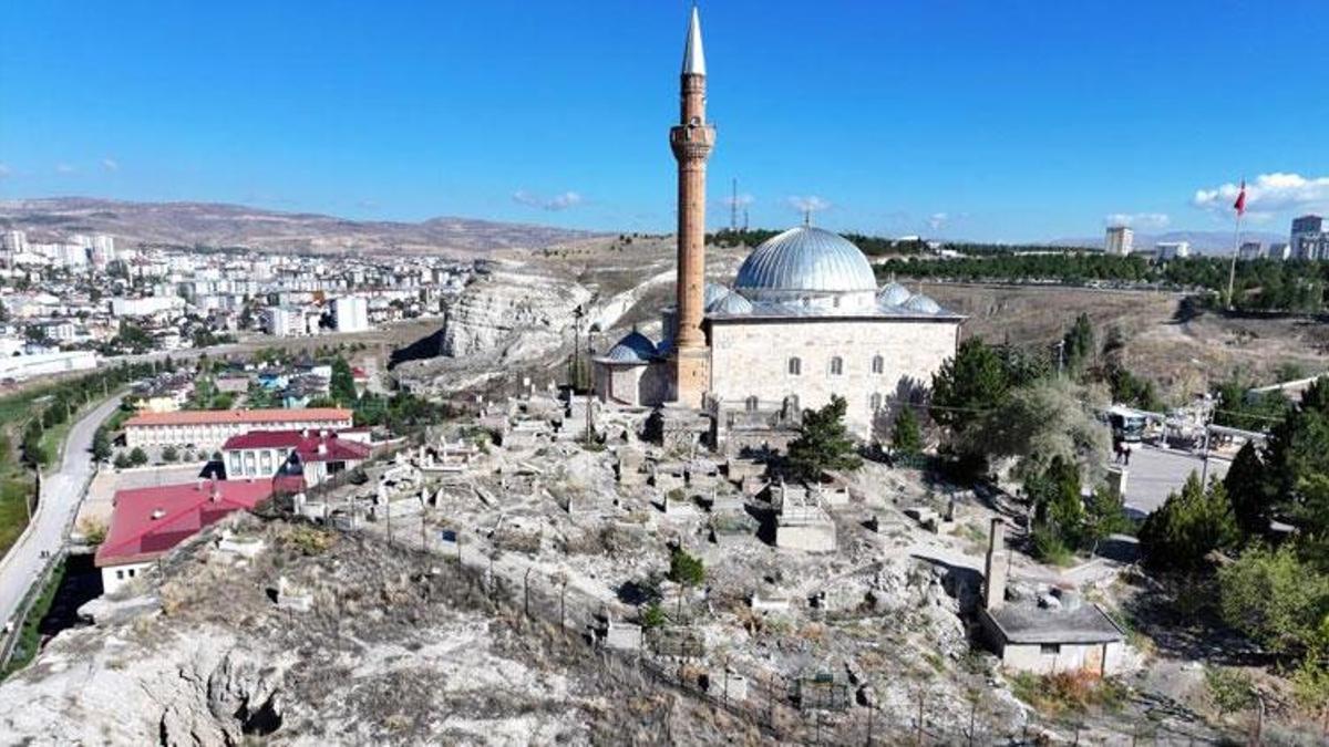 Sivas'ta Yukarı Tekke kayalıkları ıslah ediliyor