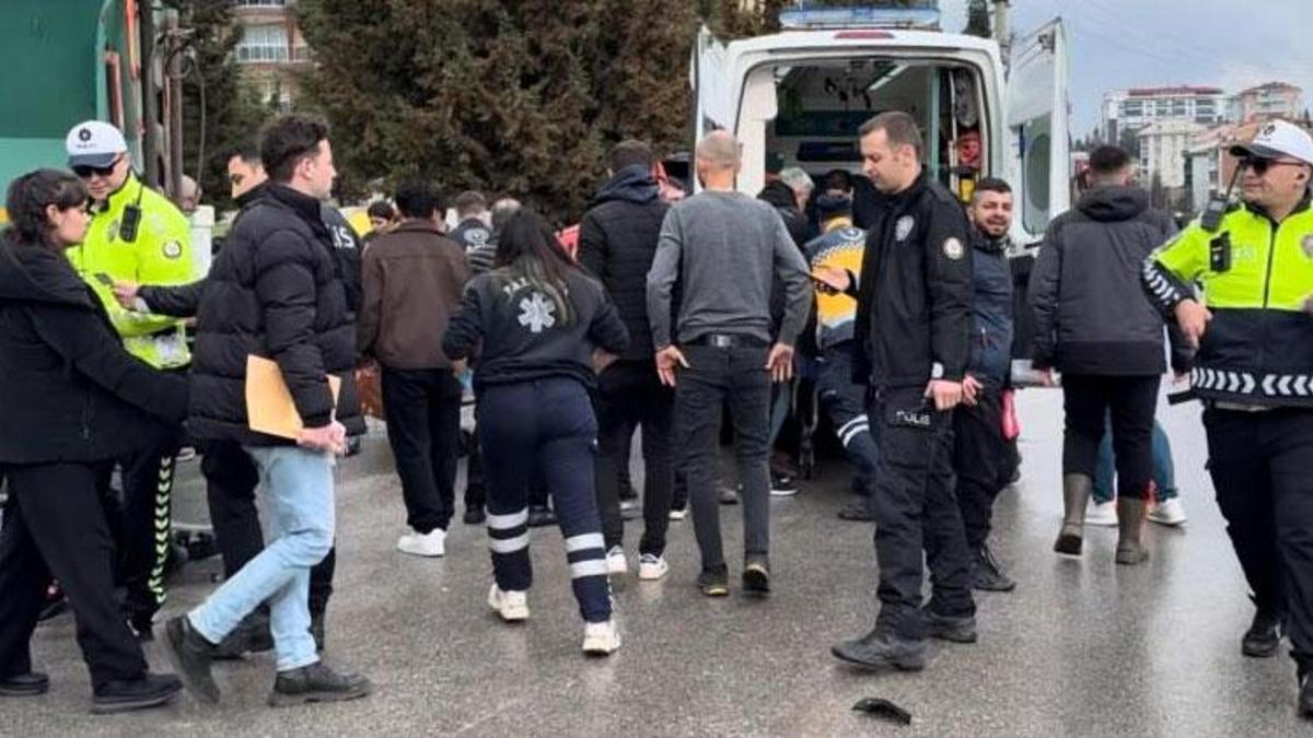Edirne’de kamyonun altına sürüklenen motosikletteki 2 kişi yaralandı