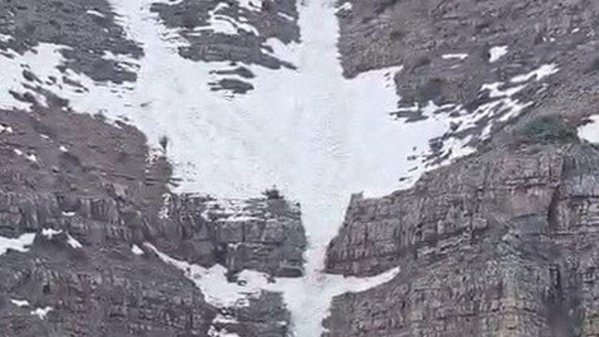 Erzincan Kemaliye’de 'kar şelalesi' görüntülendi