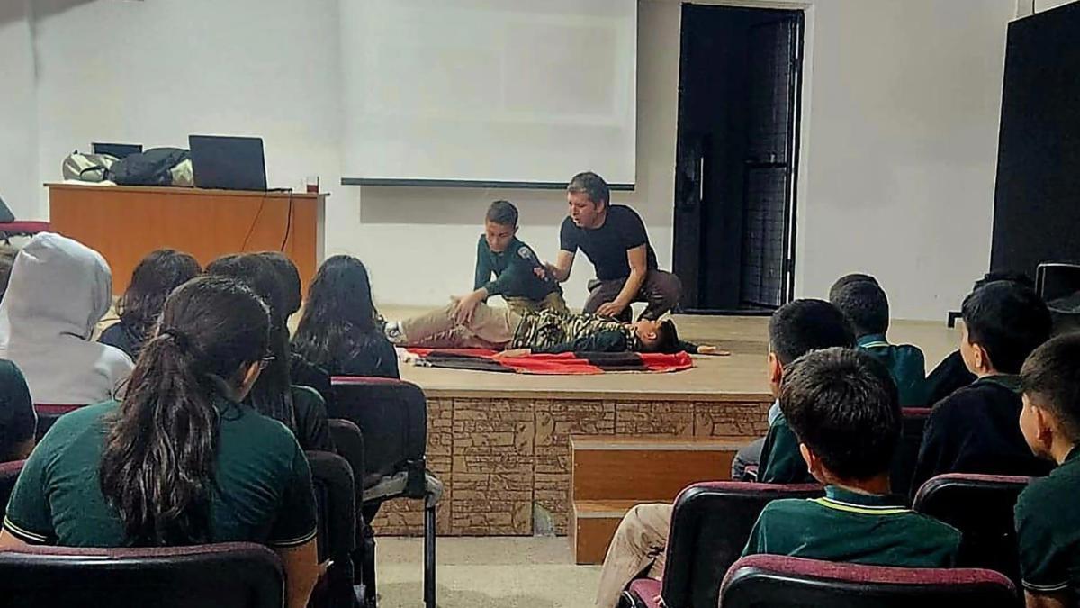 Öğrencilere hayat kurtaran bilgiler anlatıldı