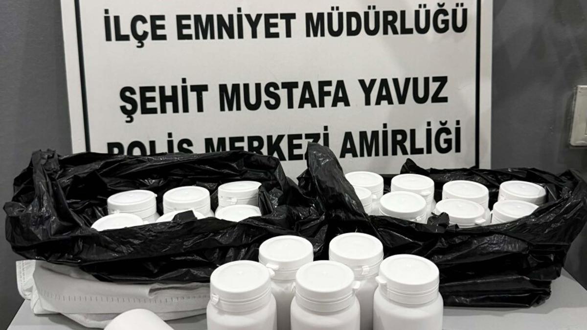 İzmir'de 1085 adet ecza hap ele geçirildi; 2 tutuklama