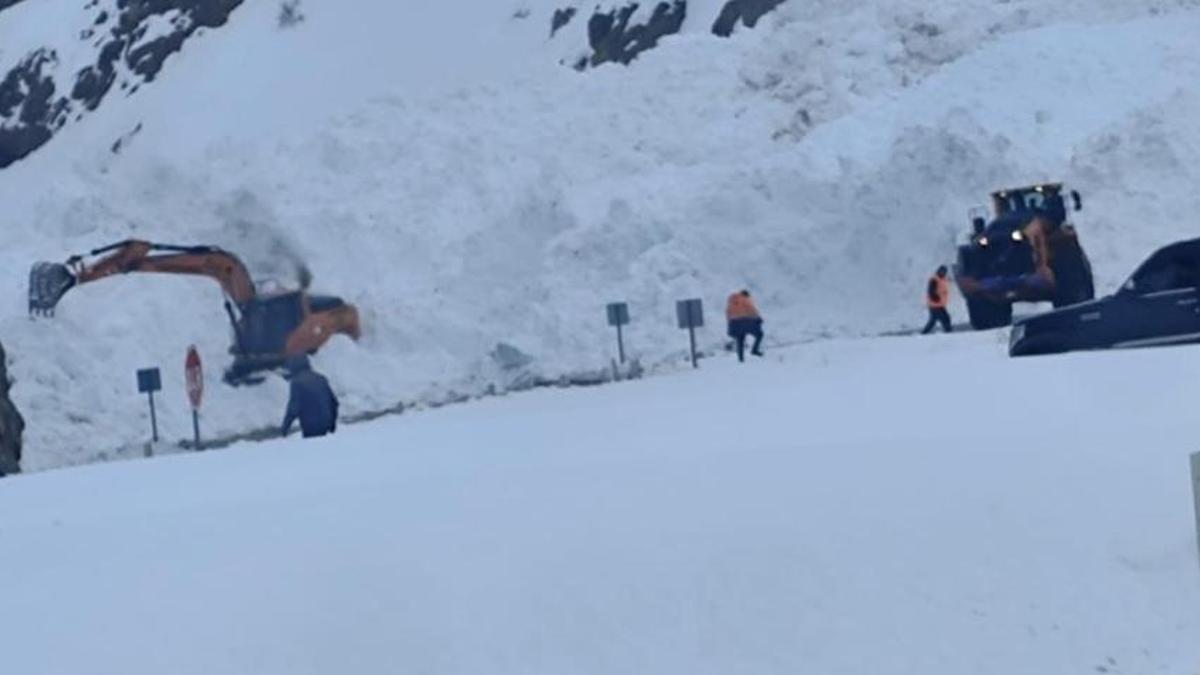 Van'da çığ felaketi! Çok sayıda kişi mahsur kaldı
