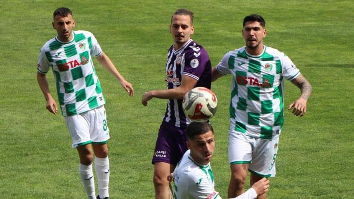Amasyaspor FK-Karadeniz Ereğli Belediyespor maçında 3 puanı konuk takım 2 golle aldı