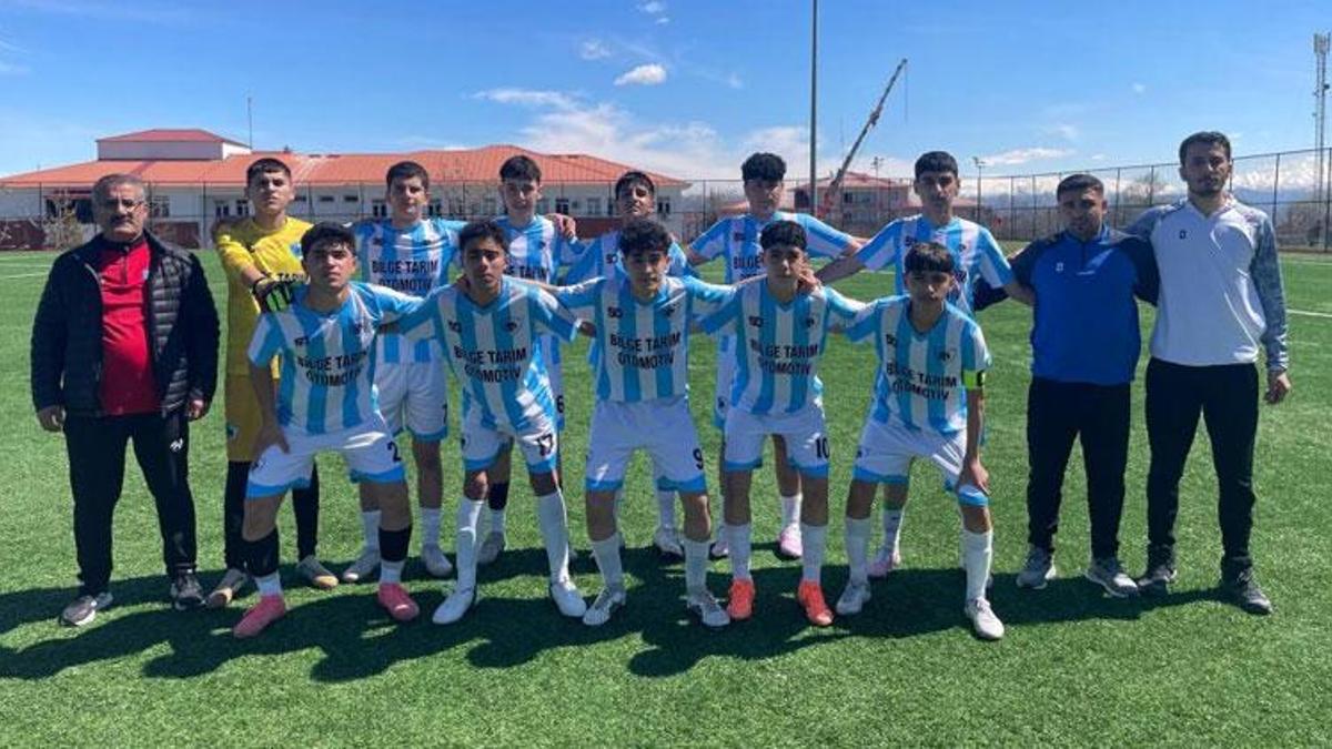 Bingöl’de Muş Gençlerbirliği U-16’da bölge şampiyonu oldu