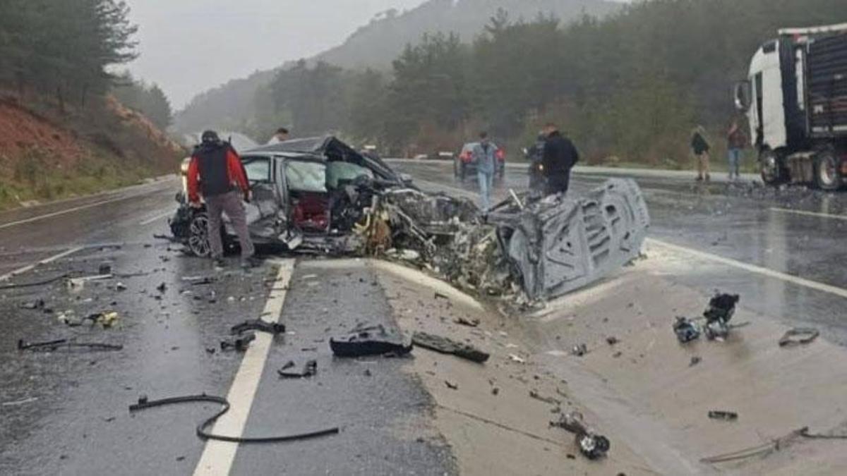 Yatağan-Milas Karayolu'nda meydana gelen kazada 3 kişi yaralandı