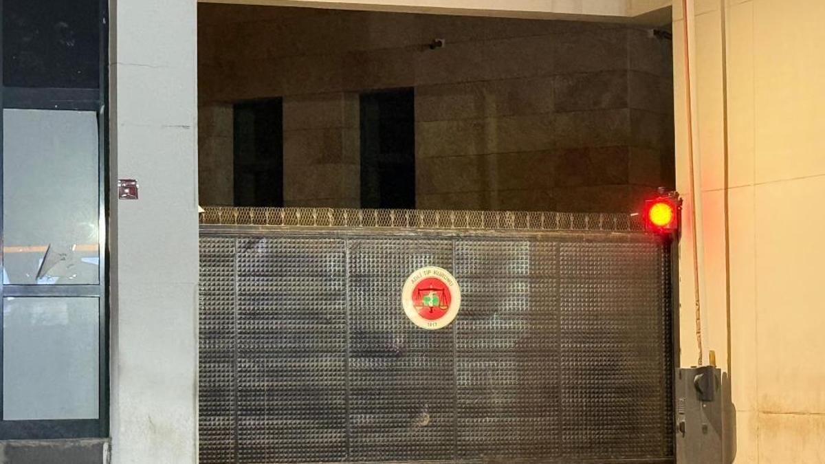 Diyarbakır’da eşini yasak aşkıyla uygunsuz şekilde yakaladı! Silahına sarılıp kurşun yağdırdı