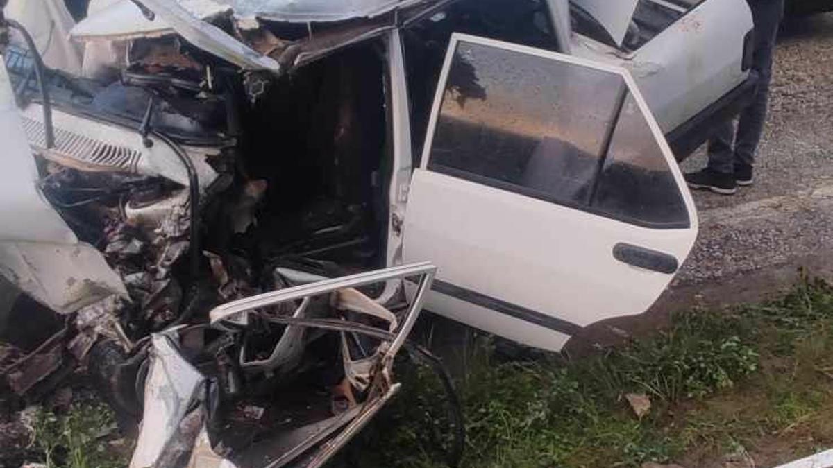 Manisa’da otomobil ile TIR çarpıştı: 3 yaralı