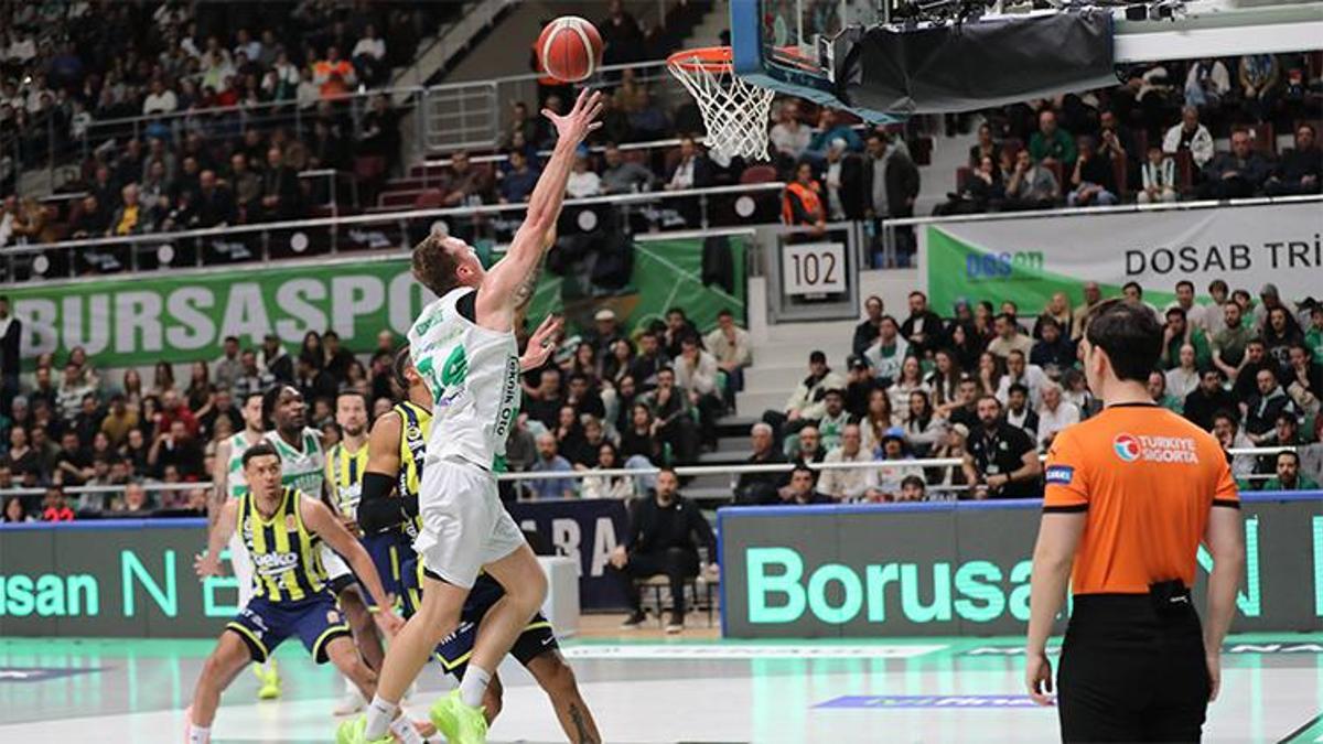 Bursaspor, Fenerbahçe Beko’yu uzatmada devirdi!