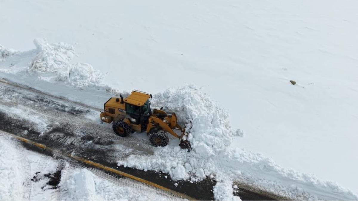 5 aylık hasret bitiyor! Bilbilan yolunda karla mücadele devam ediyor