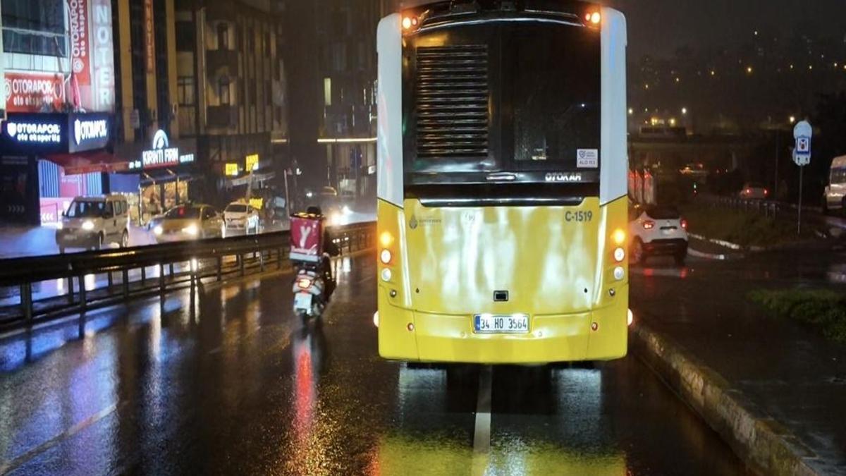 Üsküdar'da dehşet: Karşıya geçerken otobüs çarptı!