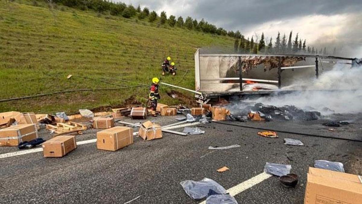 Balıkesir-İstanbul-İzmir yolunda korkutan tır yangını
