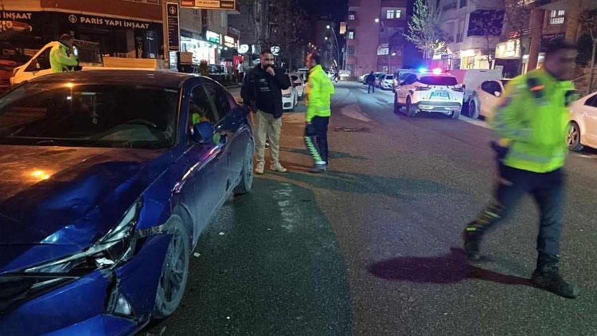 Batman’da önce yayaya ardından park halindeki araca çarpıp kaçtı