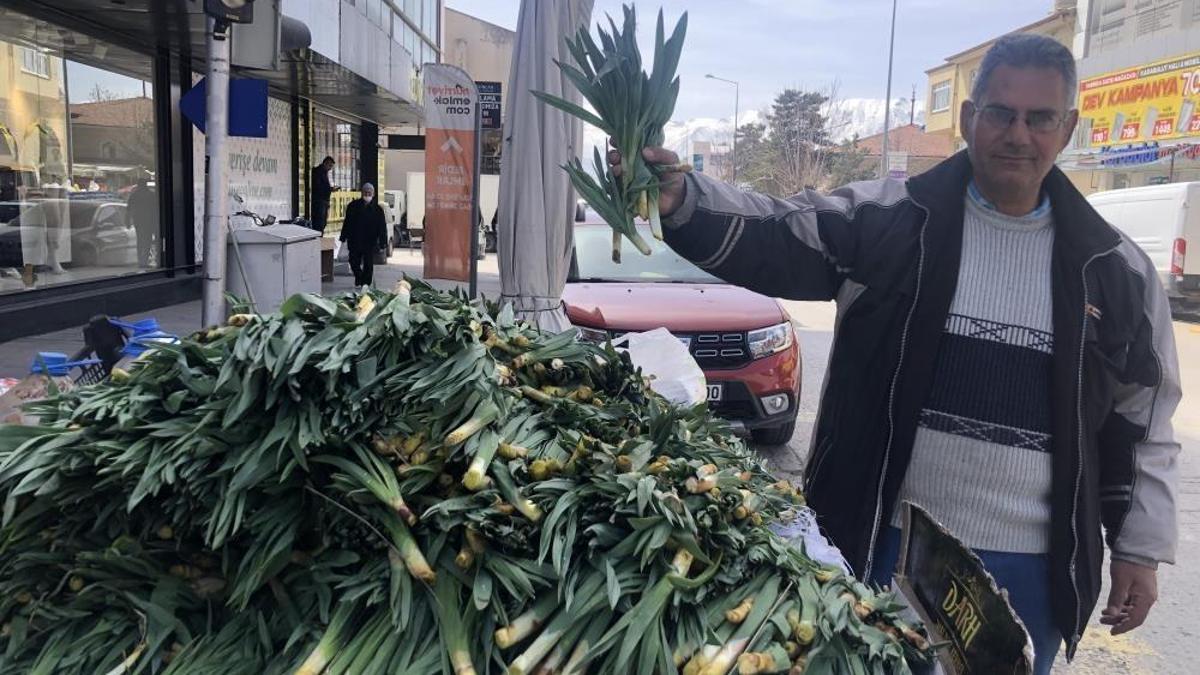 Erzincan'da kilosu 200 TL'ye sokakta satılıyor! Sezon açıldı
