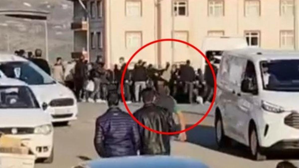 Kulp’ta akraba aileler arasında çıkan taşlı, sopalı ve bıçaklı kavgada 5 yaralandı