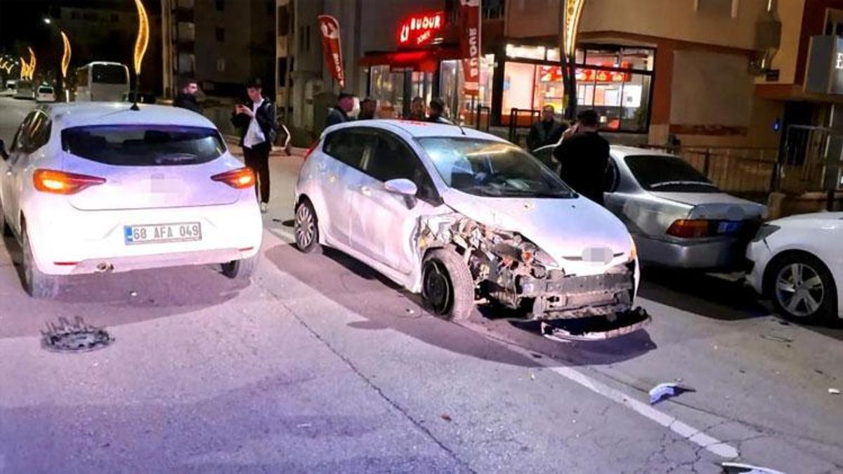 Aksaray’da alkollü halde direksiyona geçti, 3 araca birden çarptı