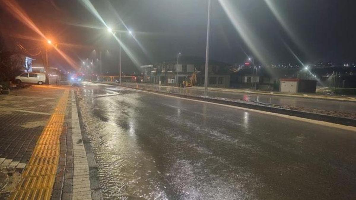 Tekirdağ'da sağanak yağış etkili oldu kentte günlük yaşam olumsuz etkilendi
