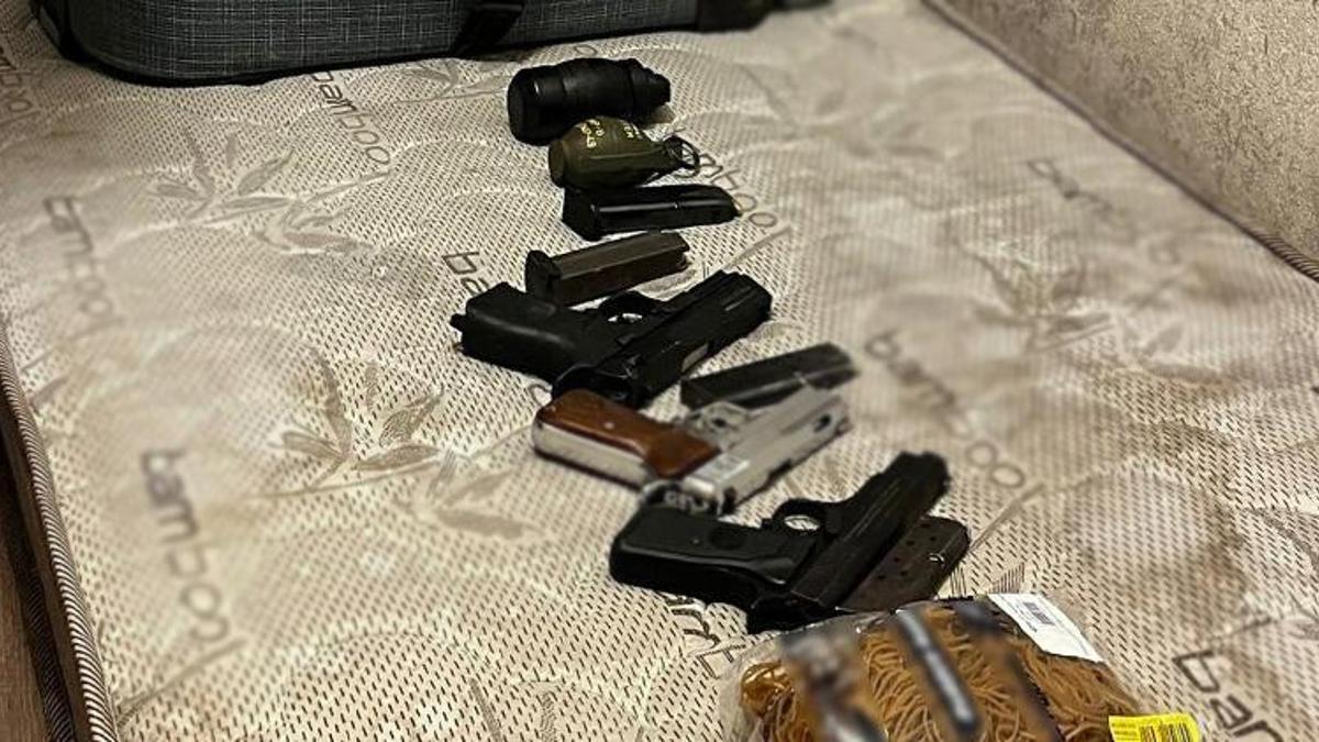 Esenyurt'ta şüpheli şahıslara operasyon! Evden cephanelik çıktı