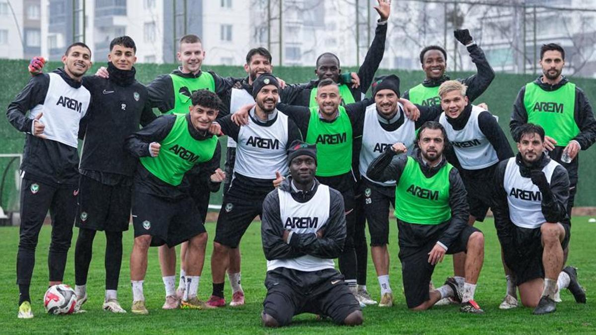 Diyarbakır, Amedspor için ayağa kalktı! Her köşe başına çıkıyor