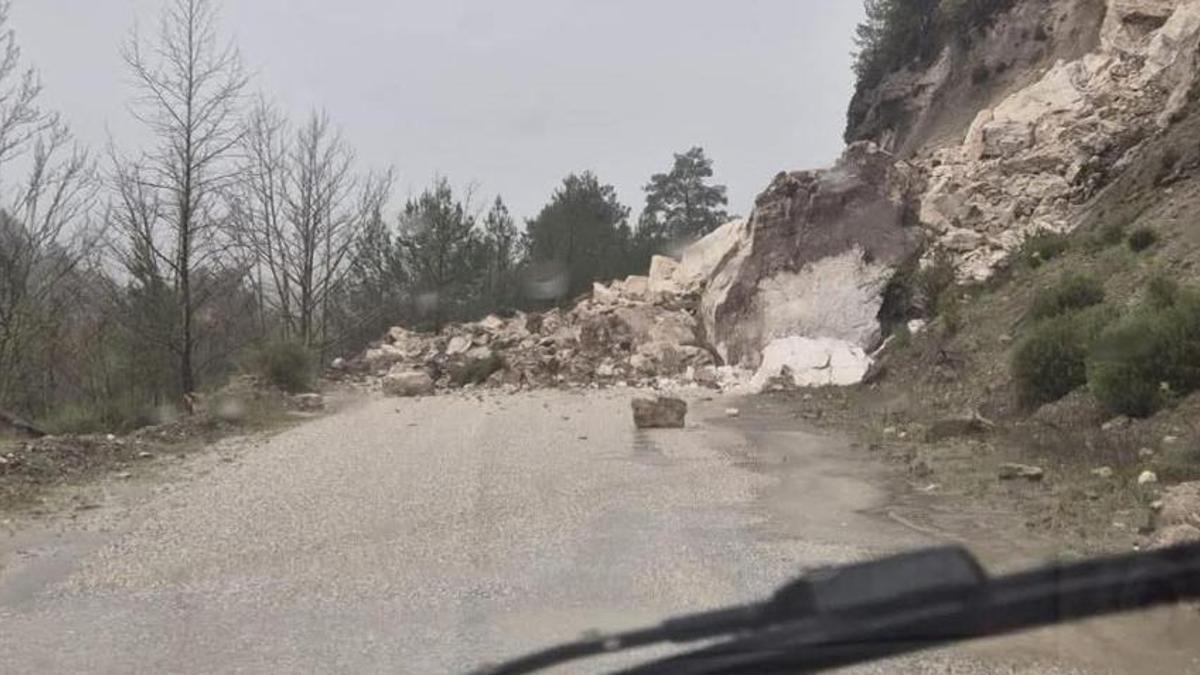 Denizli'de hayat felç oldu! Yağış sonrası ulaşıma kapandı