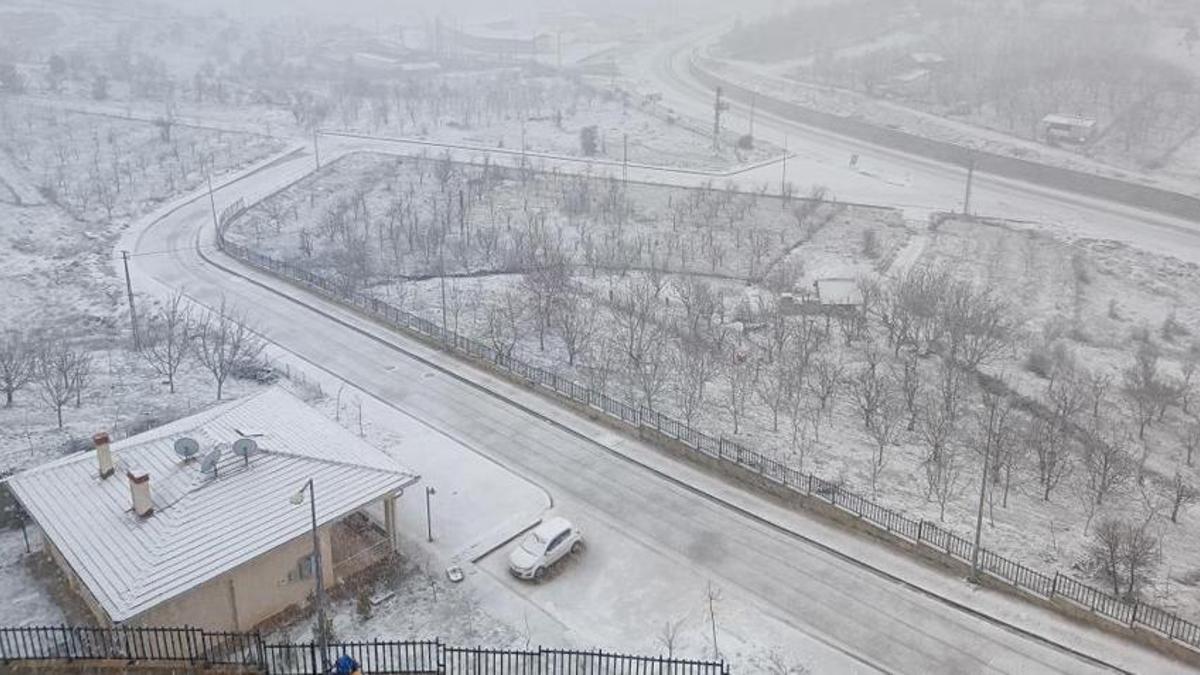 Konya'ya bahar gelecek derken lapa lapa kar yağdı