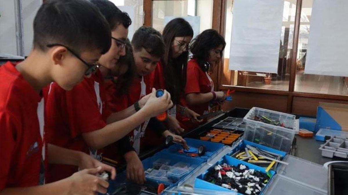 Yalovalı öğrencilerin robotik takımı kısıtlı imkanlarla dünya devlerine meydan okuyor