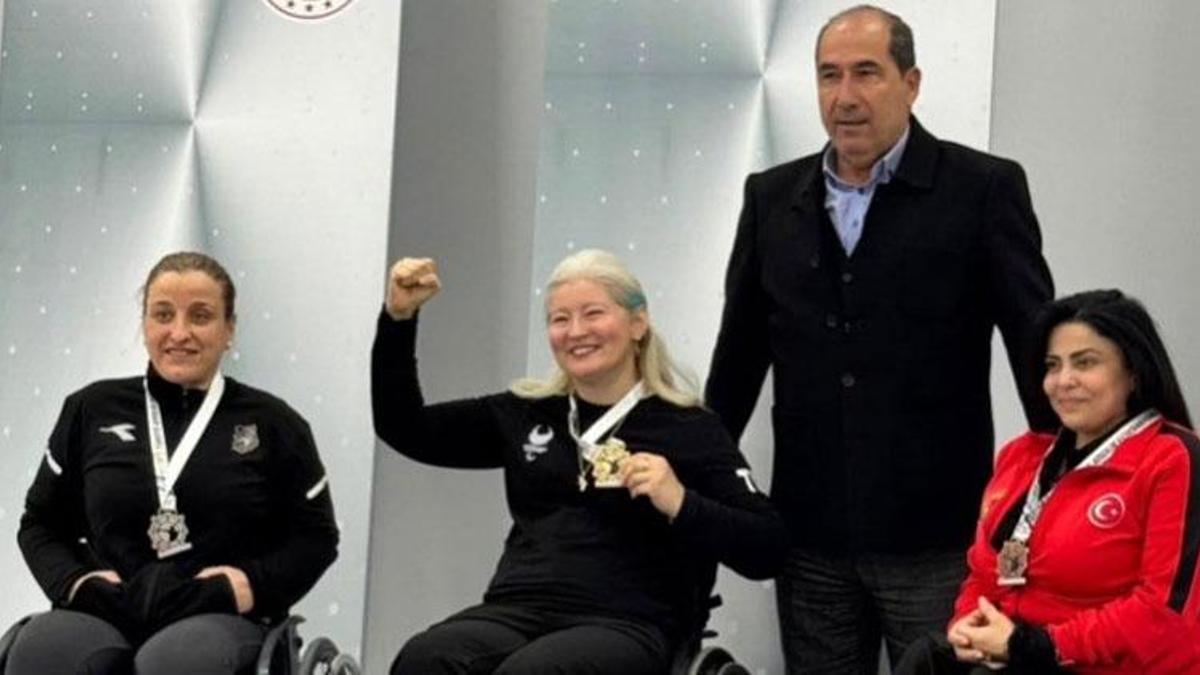 Dünya rekoru sahibi Bursalı milli sporcu altın madalyayla döndü