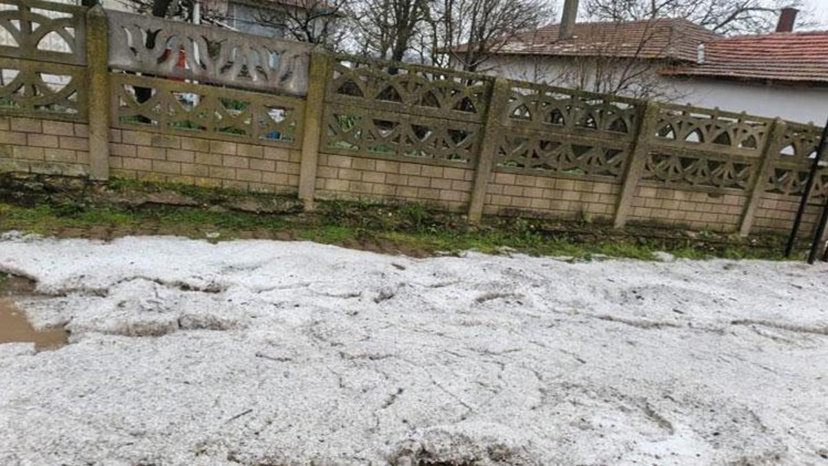 Tekirdağ'da dolu yağışı vatandaşlara zor anlar yaşattı