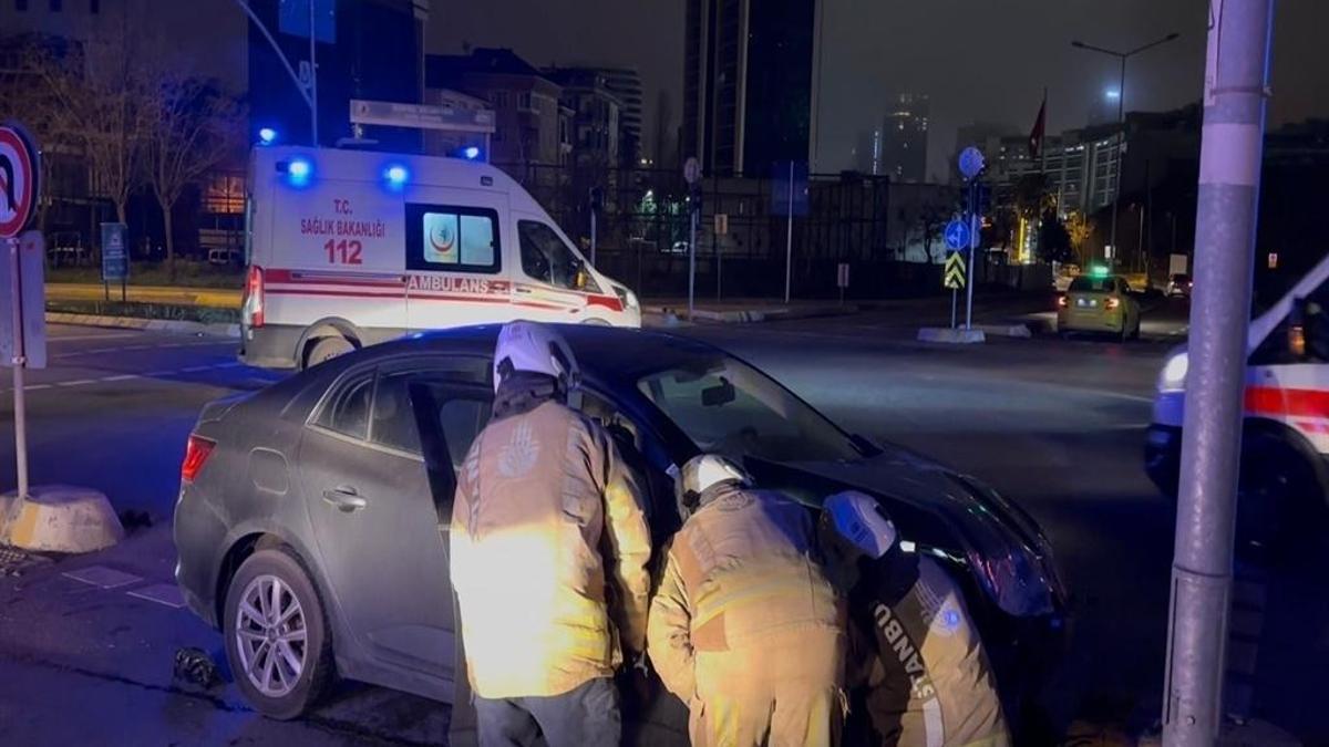 Kartal'da can pazarı: İki otomobil çarpıştı!