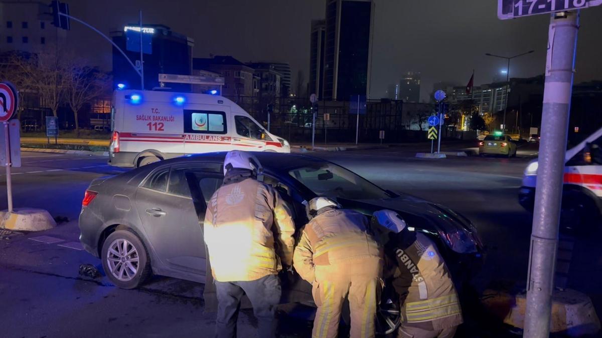 Kartal’da iki otomobil çarpıştı: 4 yaralı