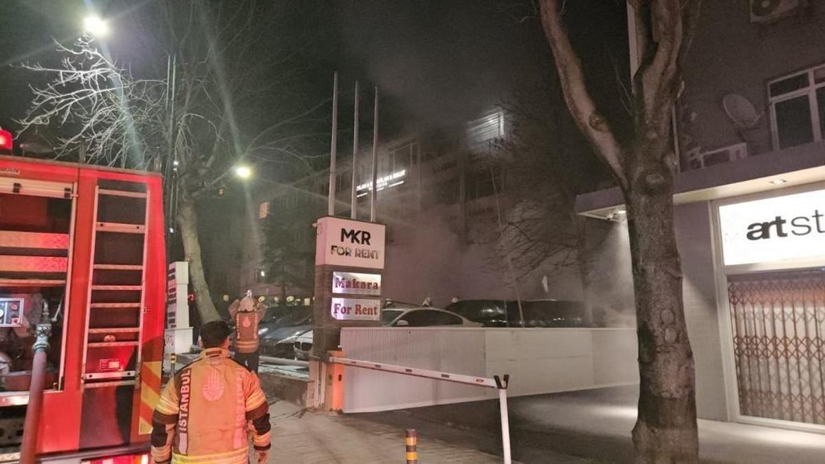 Beşiktaş'ta korkunç gece: Milyonlar değerine araçlar kül oldu