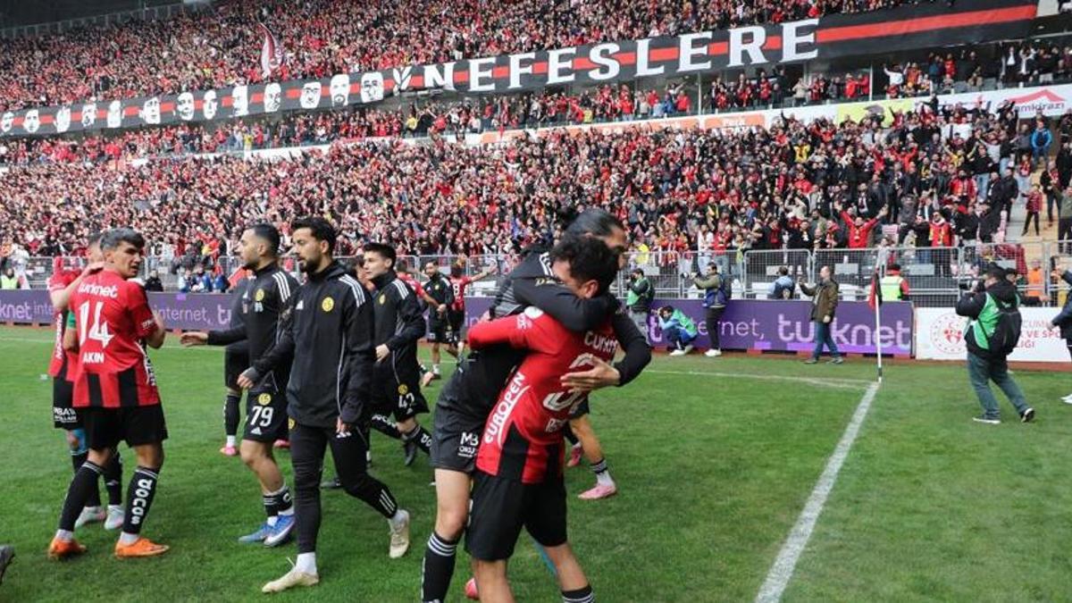 Eskişehirspor, Kütahyaspor'a 4 gol attı, zirve alev aldı