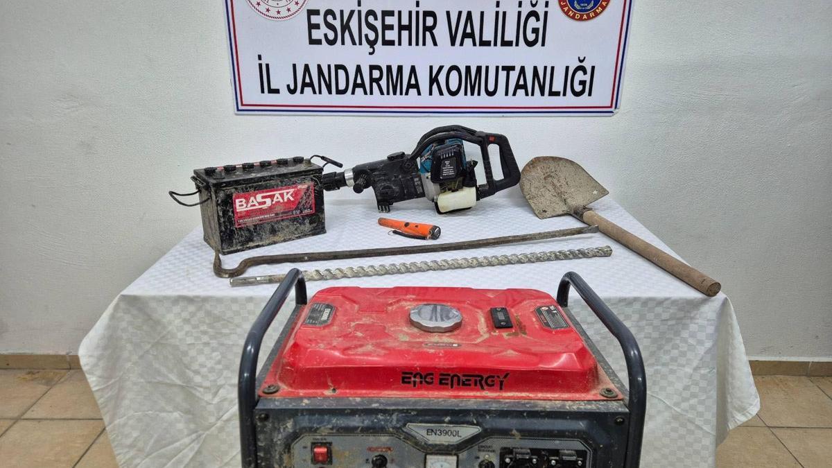 Eskişehir’de kaçak kazıya; 2 gözaltı